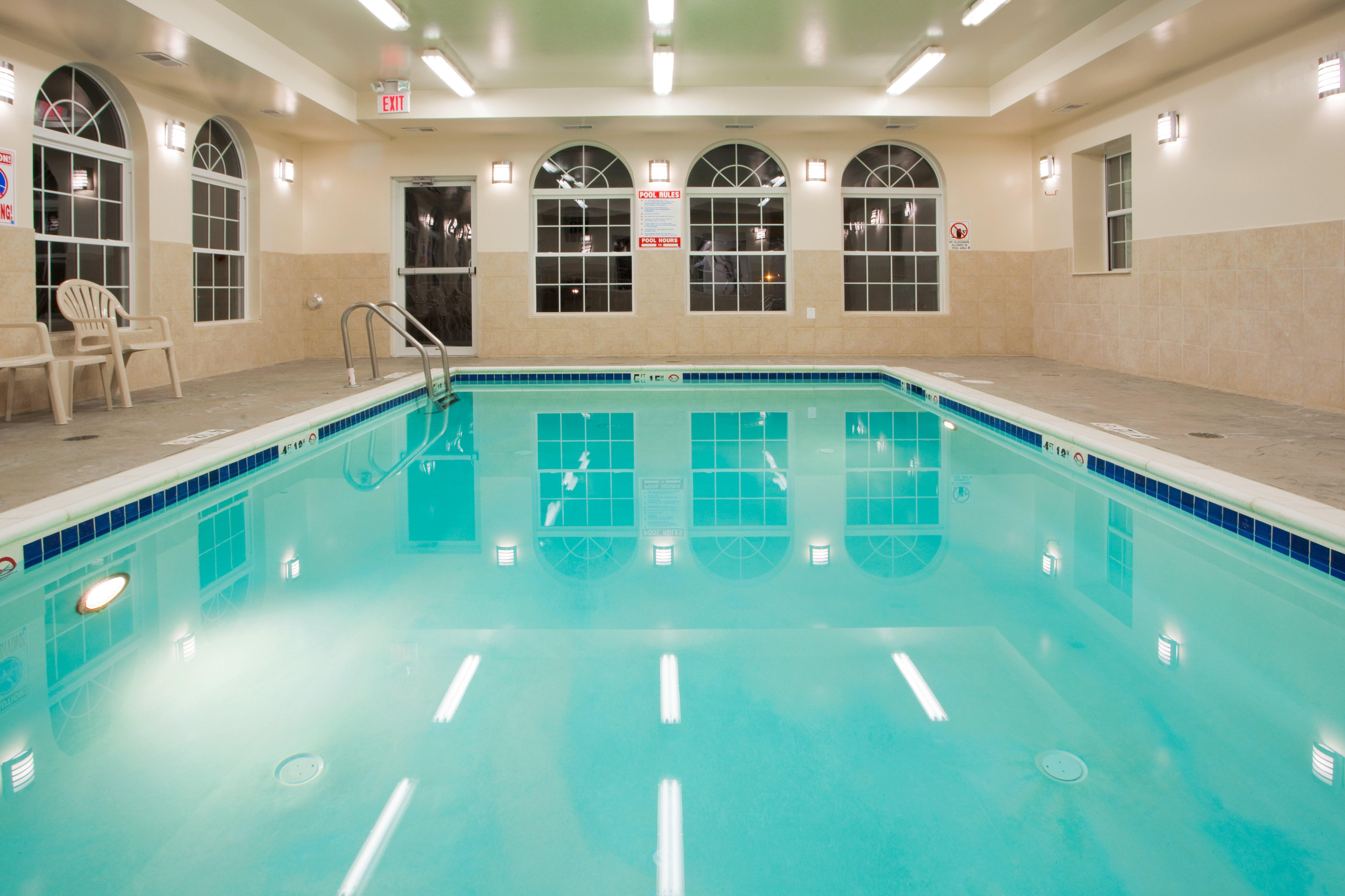 Holiday Inn Express Prince Frederick By Ihg Екстериор снимка