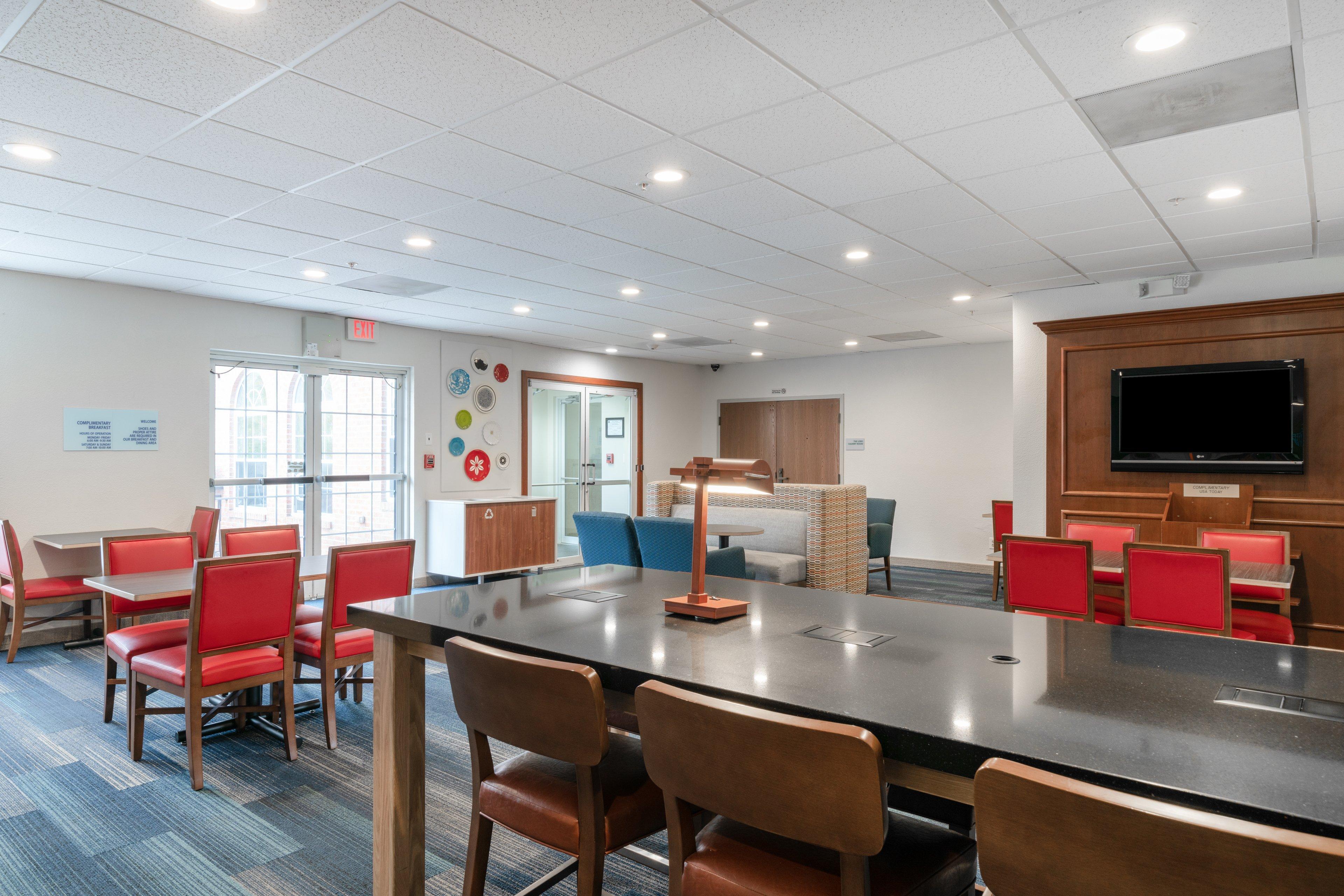 Holiday Inn Express Prince Frederick By Ihg Екстериор снимка