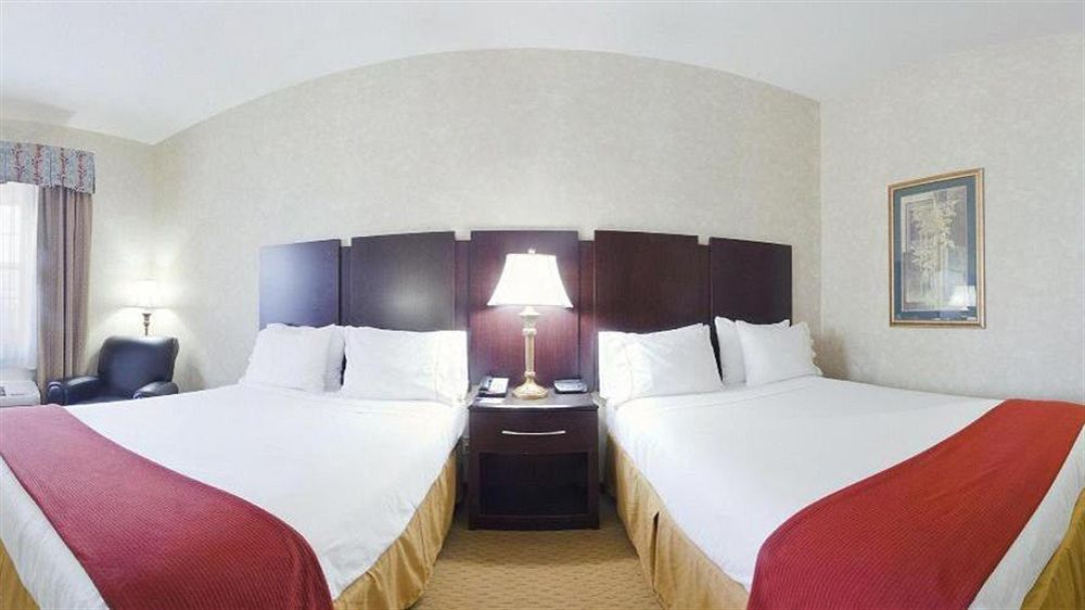 Holiday Inn Express Prince Frederick By Ihg Екстериор снимка