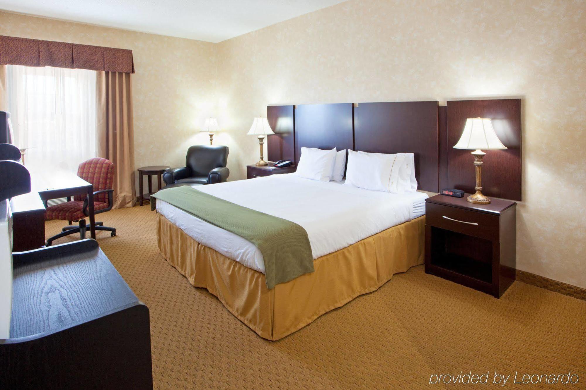 Holiday Inn Express Prince Frederick By Ihg Екстериор снимка