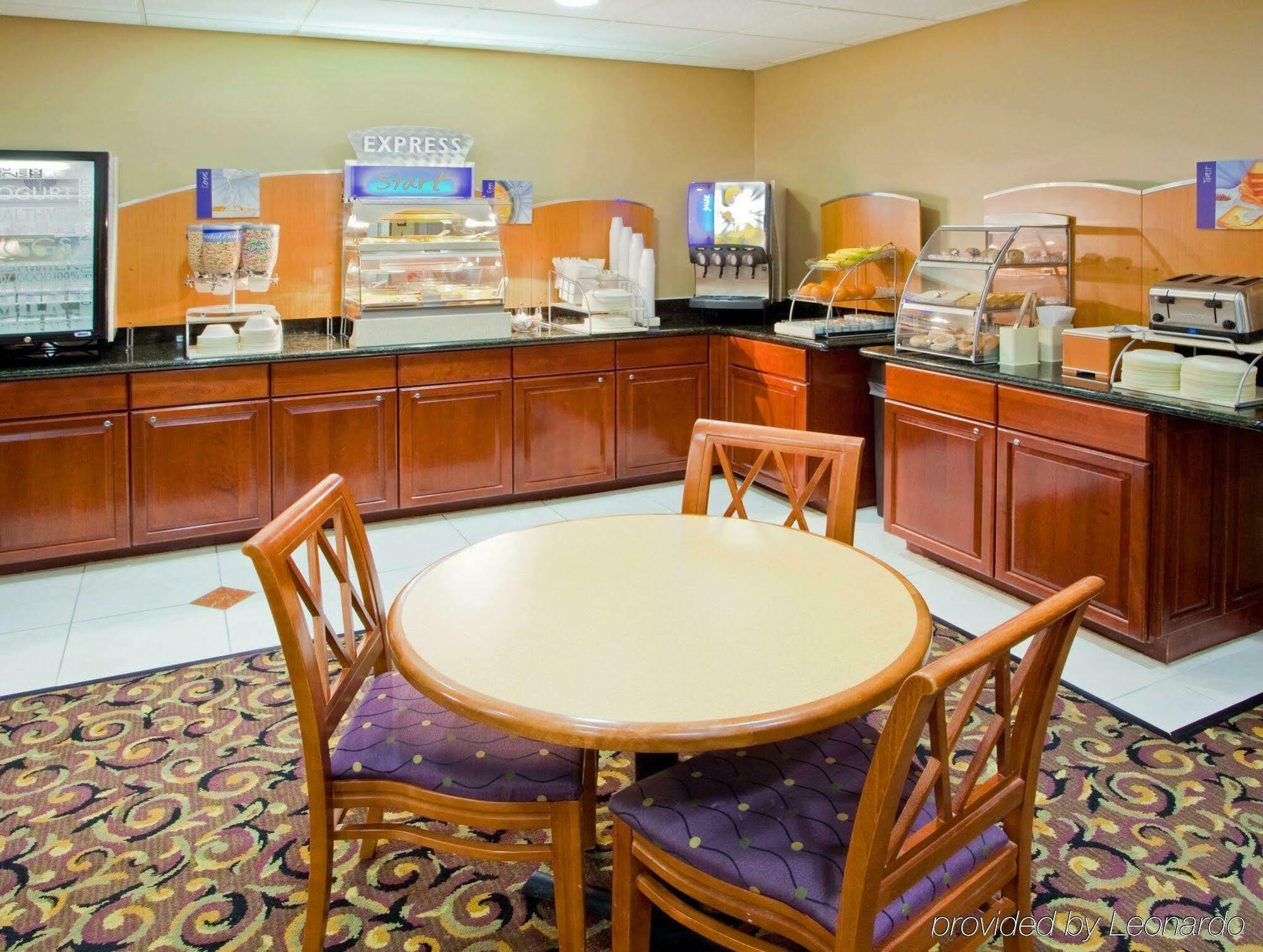 Holiday Inn Express Prince Frederick By Ihg Екстериор снимка