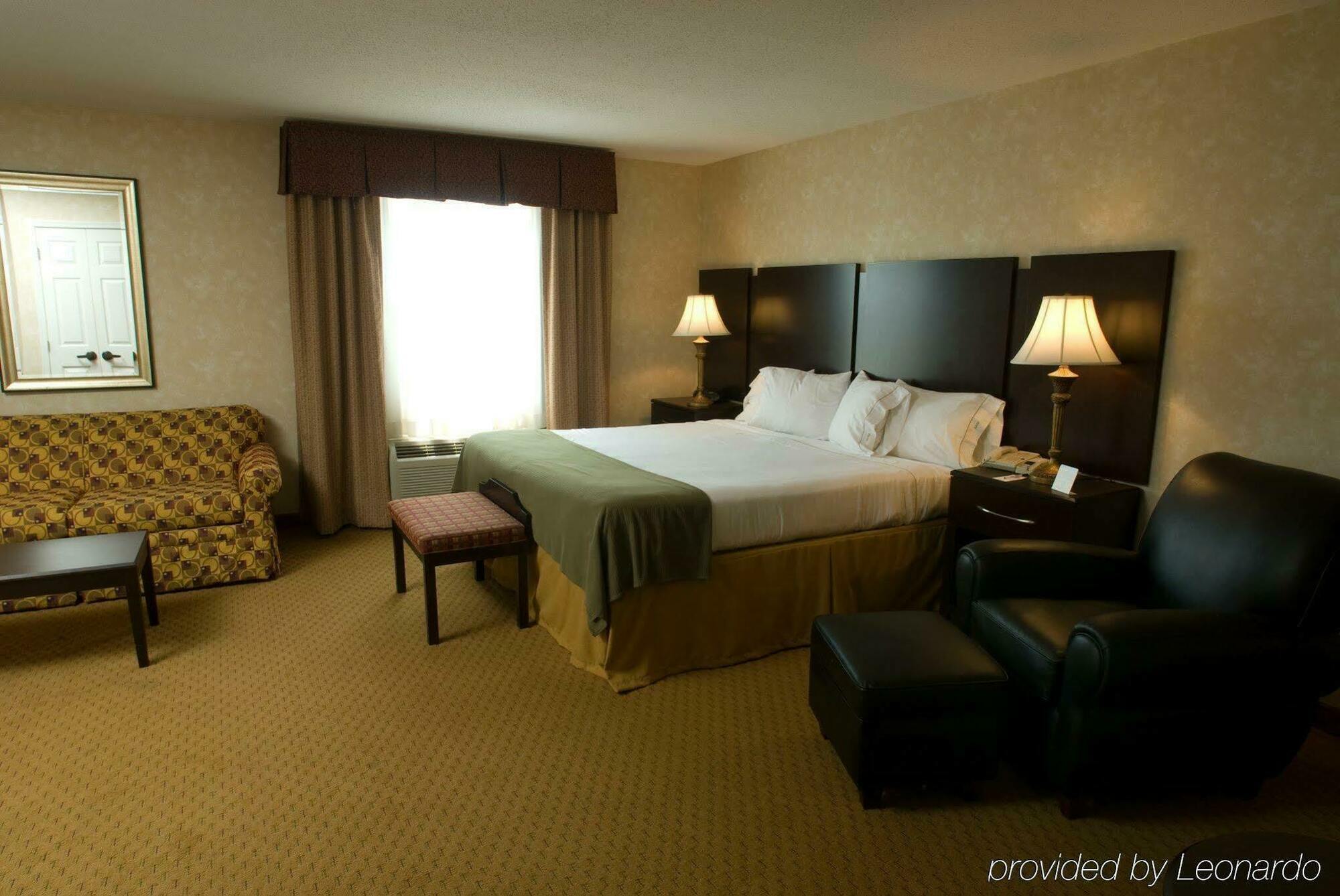 Holiday Inn Express Prince Frederick By Ihg Екстериор снимка